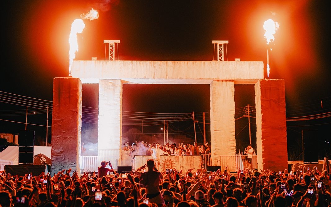 Little Armier Beach Night Arena